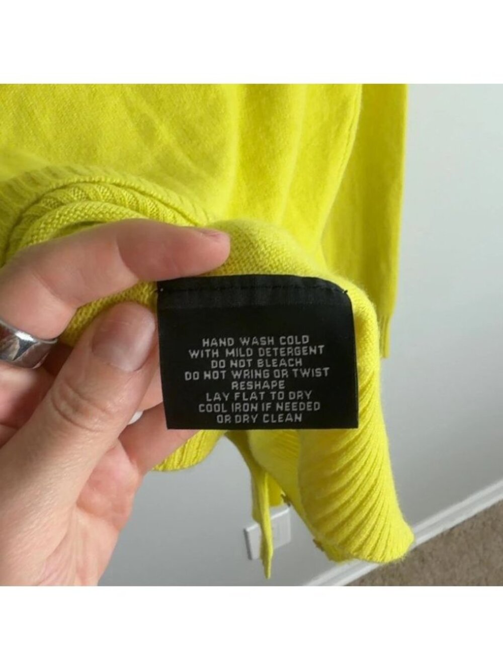 Sutton Cashmere Neon Yellow Button Front Cardigan Sweater Size Medium Women’s - Picture 4 of 4